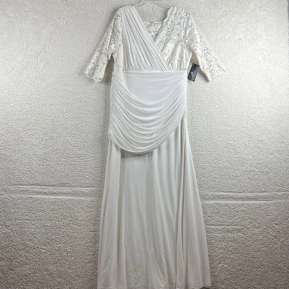 NWT Kiyonna Bridal Womens Elegant White Ruched Waist Wedding Gown Size 2X PLUS - Picture 2 of 14